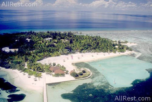 Komandoo Island Resort 